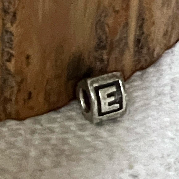 Pandora Block Letter E Retired 🌸🍾🌸 Sterling Silver - Picture 4 of 4